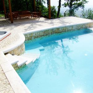 Bordo piscina in pietra naturale