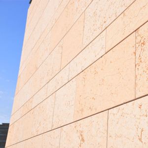 Facciata ventilata in pietra rosa